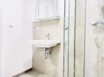Badezimmer - Neu renovierte 3-Zimmer Wohnung mit Einbauküche