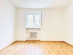 Schlafzimmer 1 - Neu renovierte 3-Zimmer Wohnung mit Einbauküche