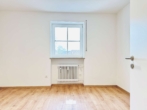 Schlafzimmer 2 - Neu renovierte 3-Zimmer Wohnung mit Einbauküche