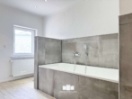 Badezimmer - Renovierte 3-Zimmer Wohnung mit Balkon