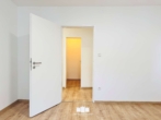 Schlafzimmer 2 - Neu renovierte 3-Zimmer Wohnung mit Einbauküche