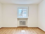 Schlafzimmer 2 - Neu renovierte 3-Zimmer Wohnung mit Einbauküche