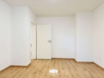 Schlafzimmer 1 - Neu renovierte 3-Zimmer Wohnung mit Einbauküche