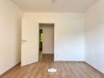 Schlafzimmer 2 - Neu renovierte 3-Zimmer Wohnung mit EBK und Balkon