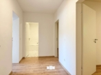 Flur - Neu renovierte 3-Zimmer Wohnung mit EBK und Balkon