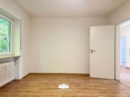 Schlafzimmer 1 - Neu renovierte 3-Zimmer Wohnung mit EBK und Balkon