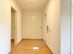Flur - Neu renovierte 3-Zimmer Wohnung mit EBK und Balkon